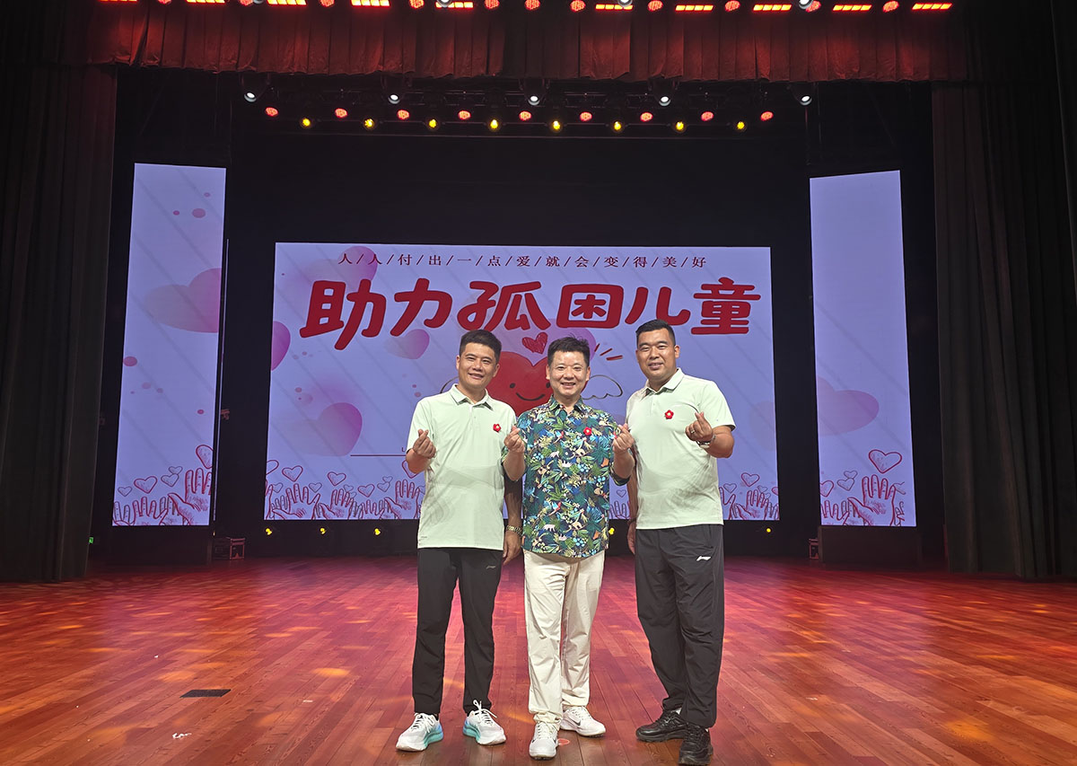 anda Ceo and her friend